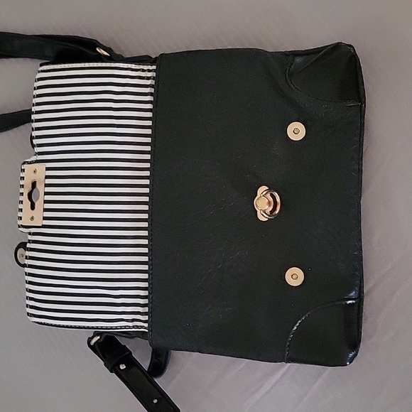 CHARMING CHARLIE Small Shoulder Bag Pebbled Black Striped Inside Pockets Travel - Picture 4 of 5